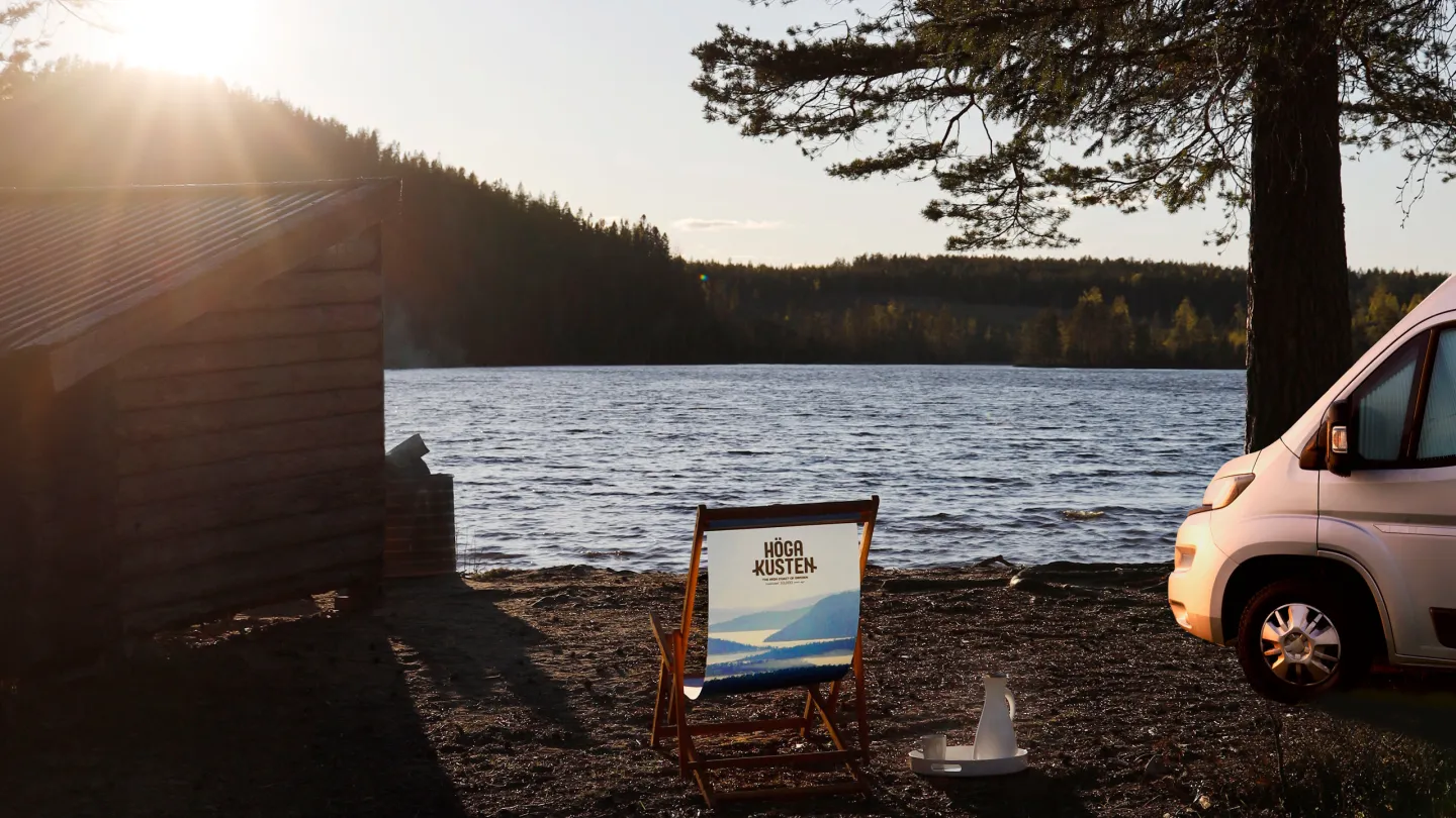 solstol vid sjökan