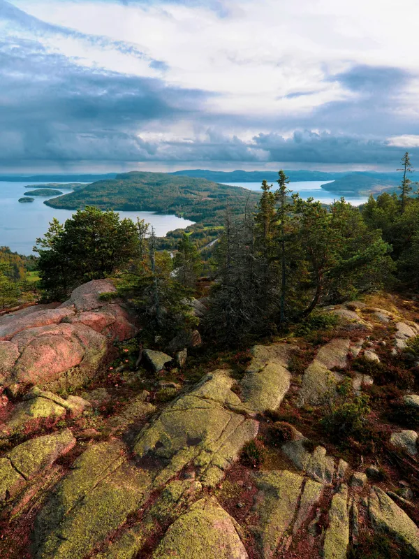 Utsikt från Slåttdalsberget över havet